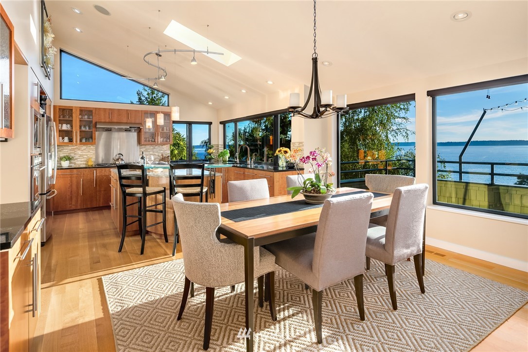 5223 Southwest Jacobsen Road Seattle, WA 98116 - Photo 10 of 40 Gallery Image 10