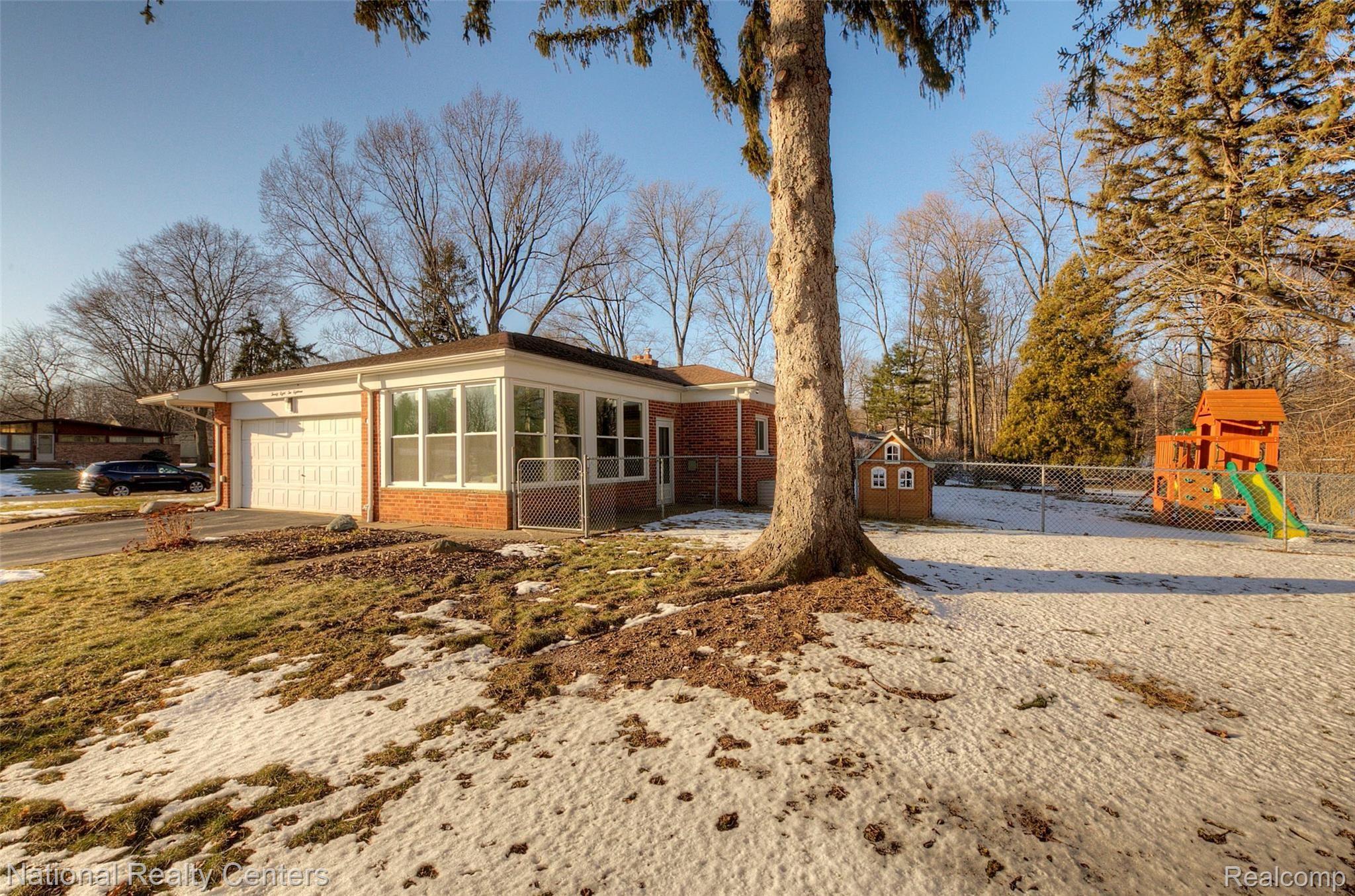 28218 Quail Hollow Road Farmington, MI 48331 - Photo 64 of 82 930A9150_1_2.jpg