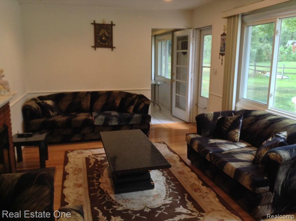 32211 Bonnet Hill Road Farmington Hills, MI 48334 - Photo 13 of 16
