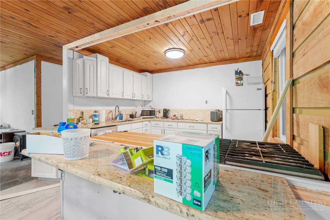 2020 Castle Ford Road Boone, NC 28607 - Photo 30 of 42 Gallery Image 30