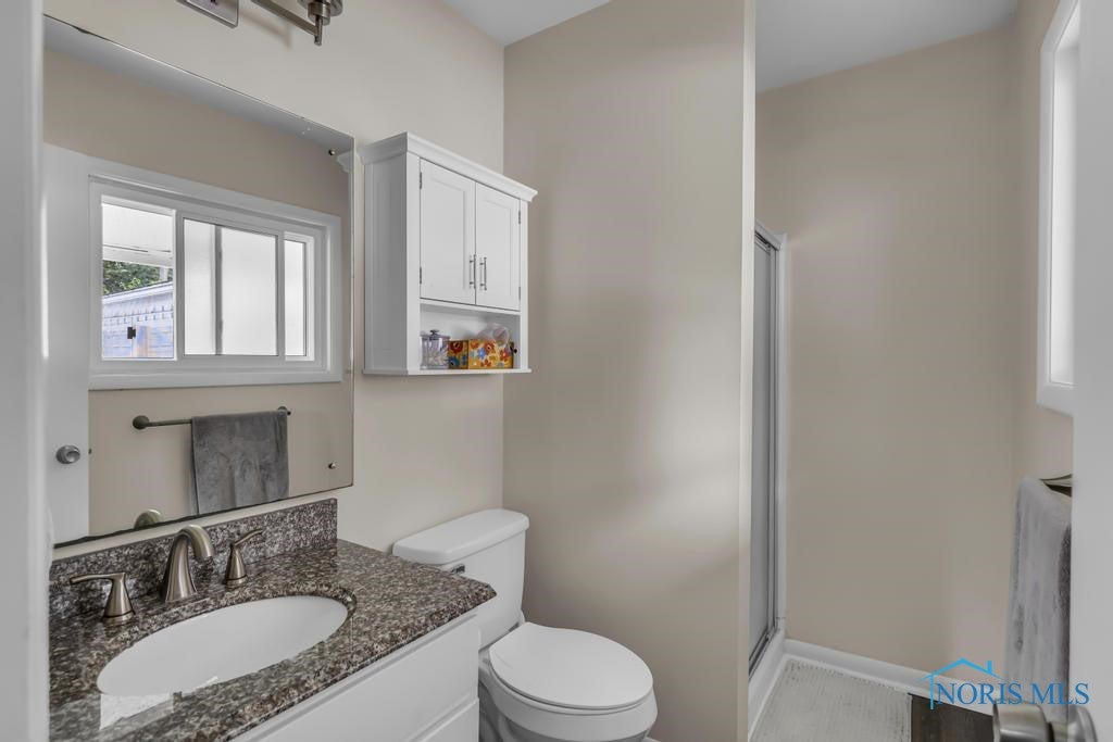 3847 Surrey Road Toledo, OH 43623 - Photo 28 of 42 Primary Bathroom
