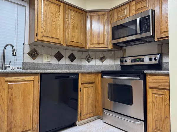$1,900 | 5200 Weslayan Street, Unit 311, Houston, TX 77005