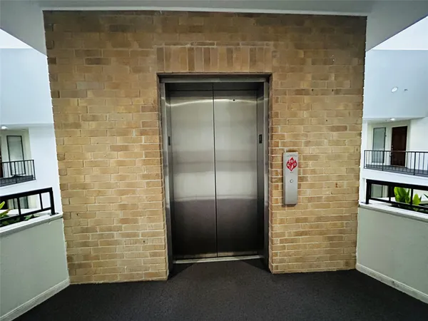 $1,900 | 5200 Weslayan Street, Unit 311, Houston, TX 77005