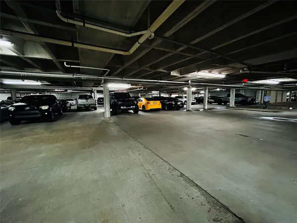 $1,900 | 5200 Weslayan Street, Unit 311, Houston, TX 77005