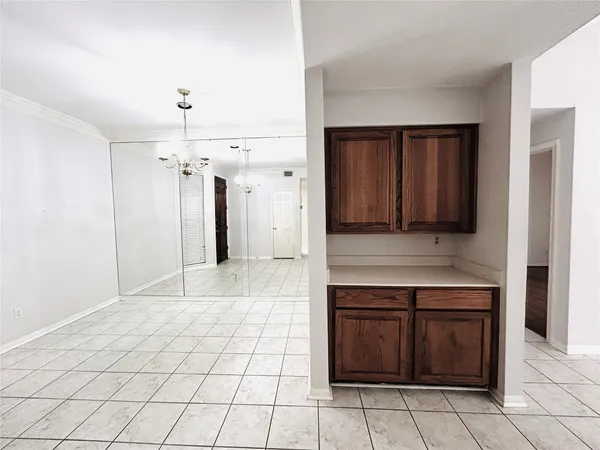 $1,900 | 5200 Weslayan Street, Unit 311, Houston, TX 77005