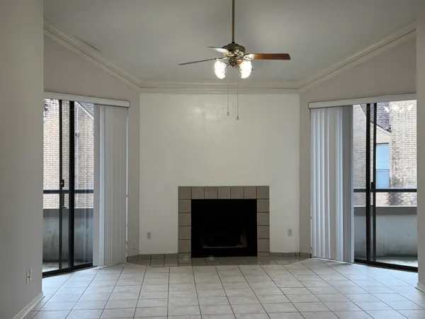 $1,900 | 5200 Weslayan Street, Unit 311, Houston, TX 77005