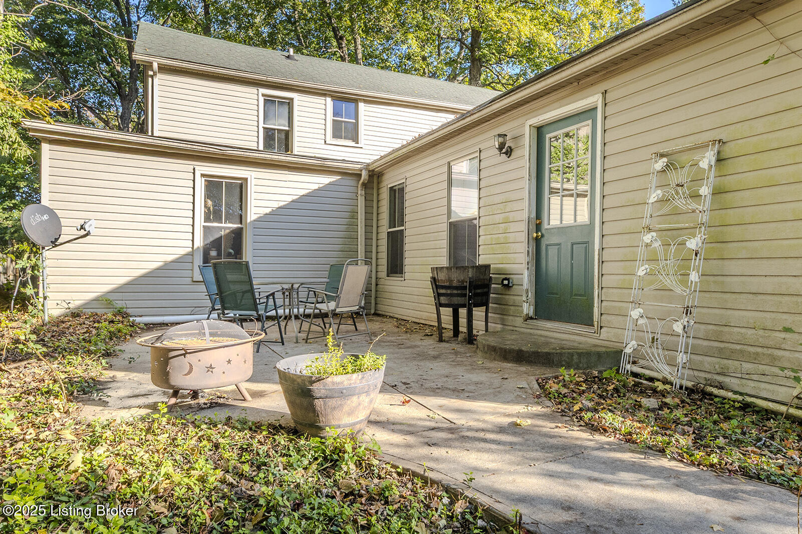 5206 Old Billtown Road Louisville, KY 40299 - Photo 27 of 39 Side Patio