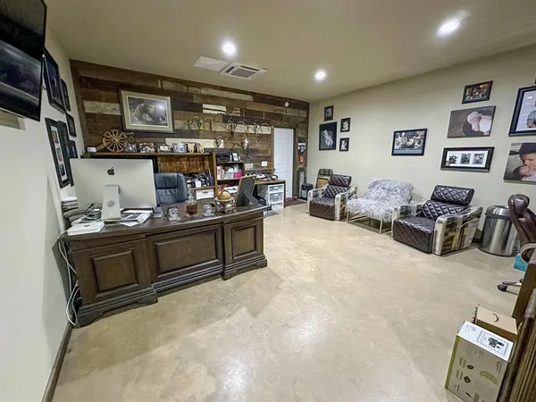 $2,995,000 | 1990 Jim Harry Loop, Sunset, TX 76270