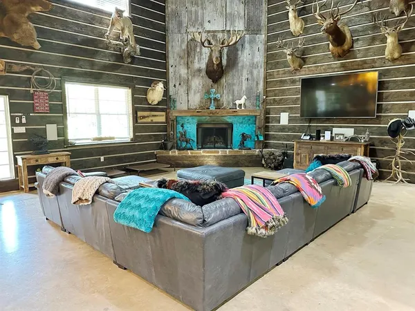 $2,995,000 | 1990 Jim Harry Loop, Sunset, TX 76270