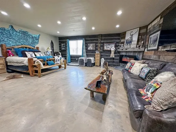 $2,995,000 | 1990 Jim Harry Loop, Sunset, TX 76270
