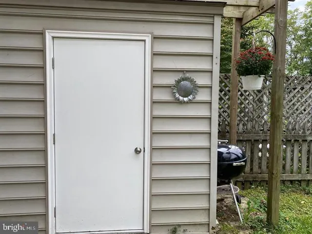 $1,750 | 211 Morningside Drive, Falling Waters, WV 25419