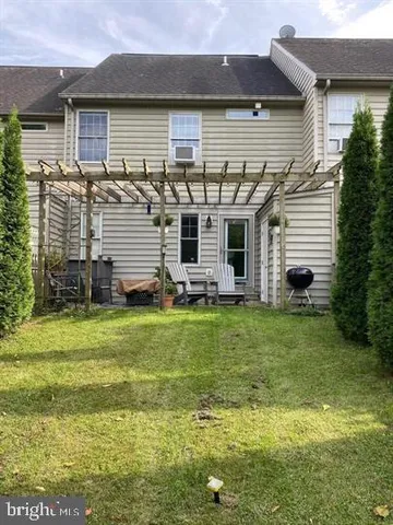 $1,750 | 211 Morningside Drive, Falling Waters, WV 25419