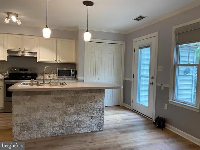 $1,750 | 211 Morningside Drive, Falling Waters, WV 25419