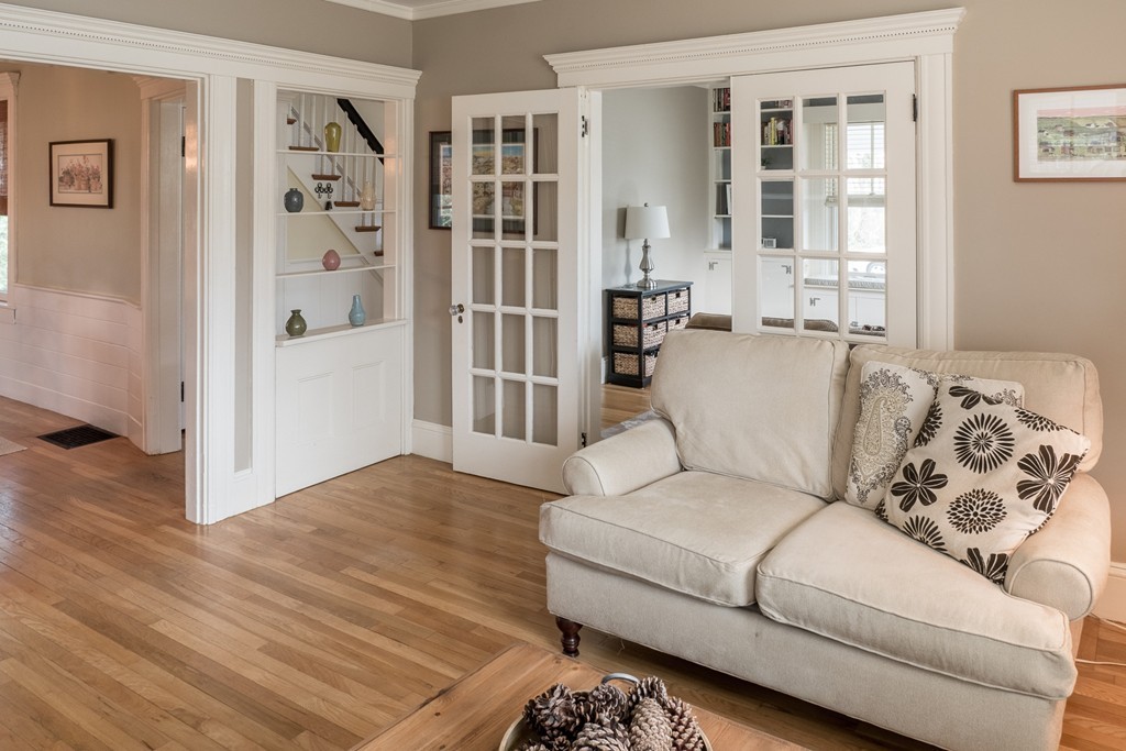8 Walnut Street Sharon, MA 02067 - Photo 5 of 16 Gallery Image 5