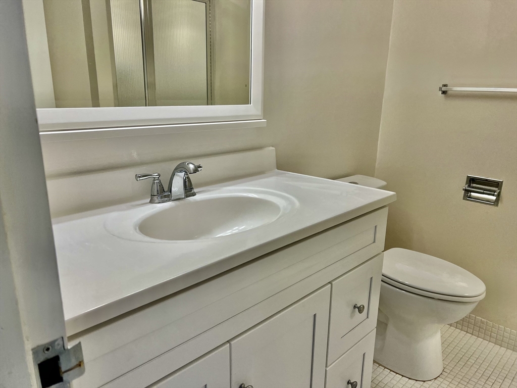1006 Paradise Road, Unit 3R Swampscott, MA 01907 - Photo 14 of 34 a bathroom with a sink toilet and a mirror