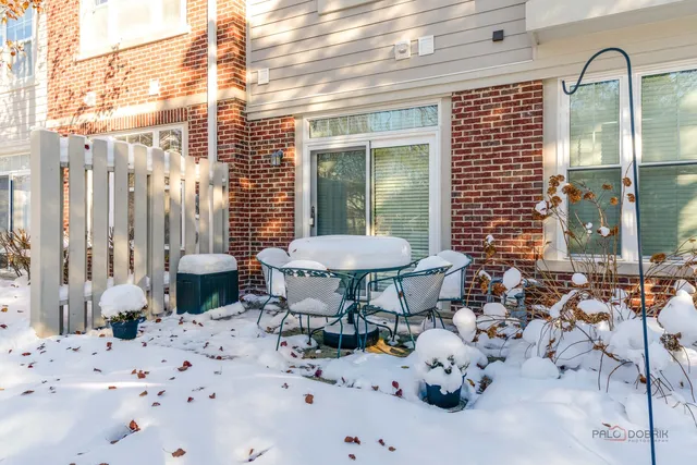a view of a dinning table and chairs in the patio