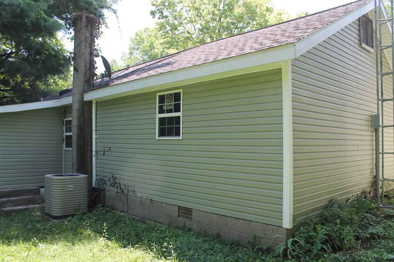 2665 Williams Road Bedford, IN 47421 - Photo 3 of 7 Gallery Image 3