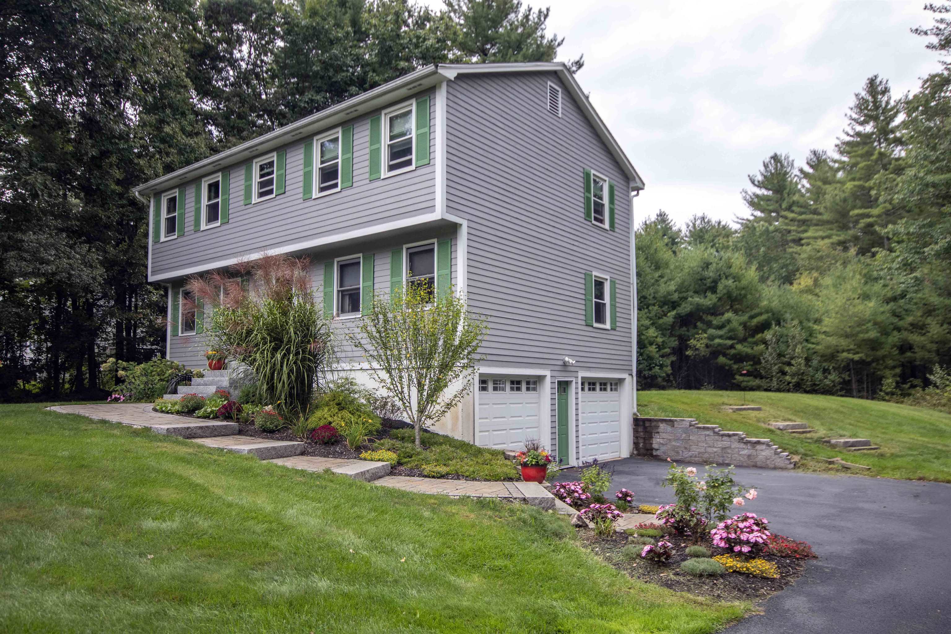 19 Fairway Road Londonderry, NH 03053 - Photo 3 of 32