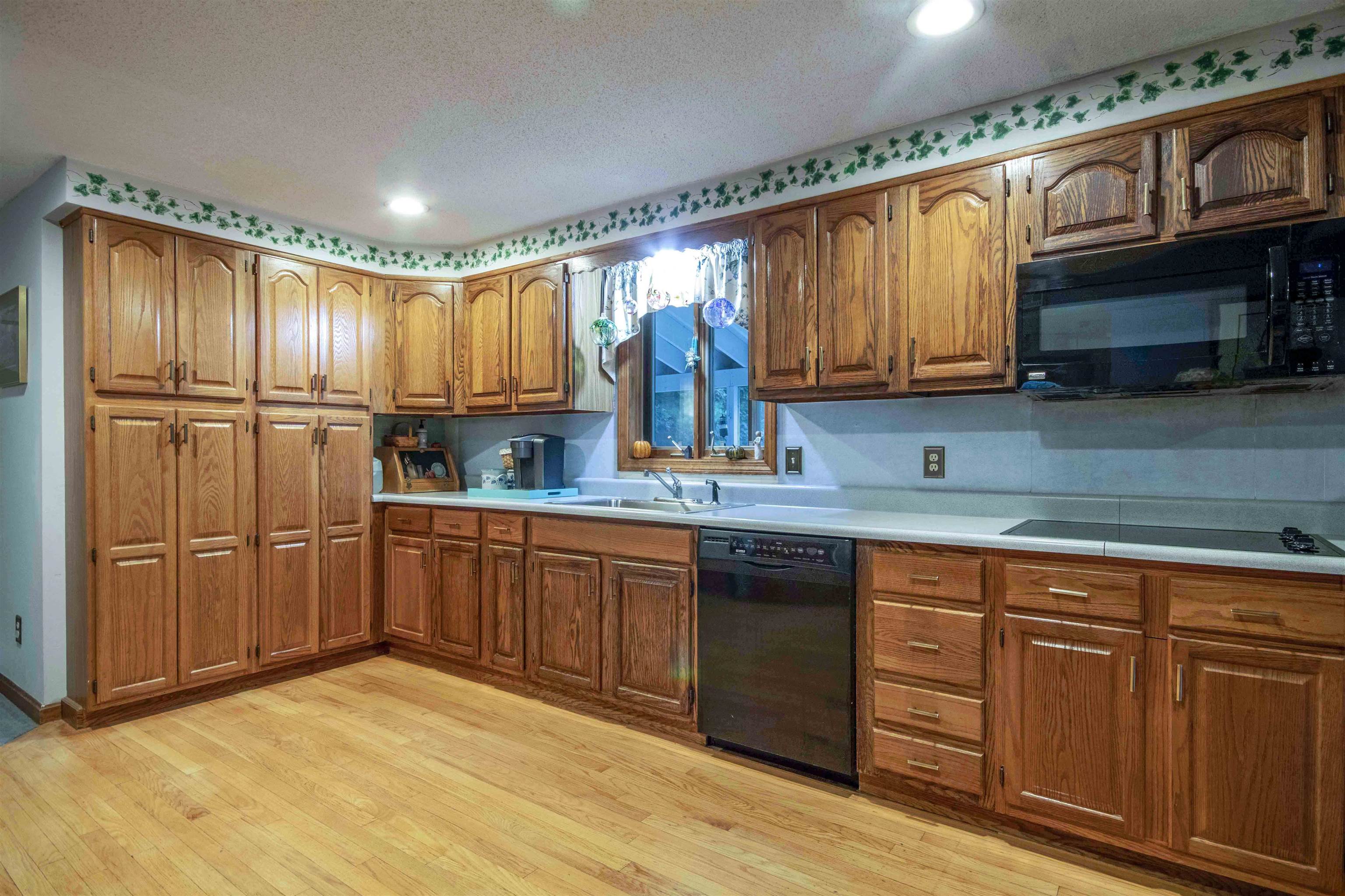 19 Fairway Road Londonderry, NH 03053 - Photo 5 of 32