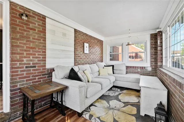 $274,000 | 309 Thorne Street, Houston, PA 15342