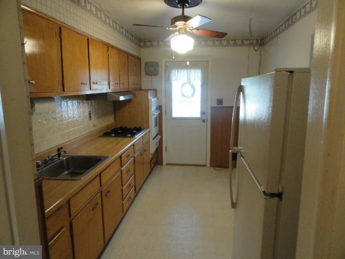 5685 Arnhem Road Baltimore, MD 21206 - Photo 17 of 24 Kitchen