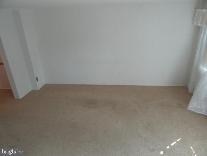 5685 Arnhem Road Baltimore, MD 21206 - Photo 3 of 24 Living Room