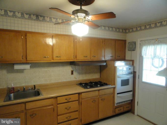 5685 Arnhem Road Baltimore, MD 21206 - Photo 5 of 24 Kitchen