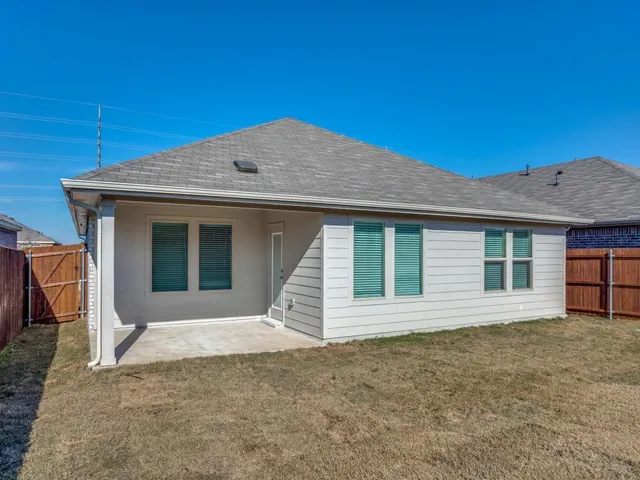 $2,175 | 1328 Briar Hl Drive, Denton, TX 76207