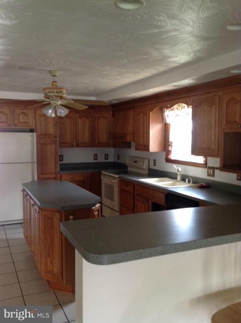 7406 Old Battle Grove Road Baltimore, MD 21222 - Photo 4 of 16 Kitchen