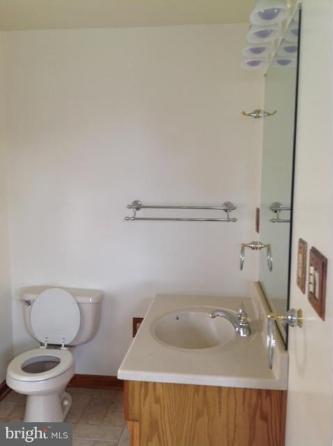 7406 Old Battle Grove Road Baltimore, MD 21222 - Photo 10 of 16 Bath