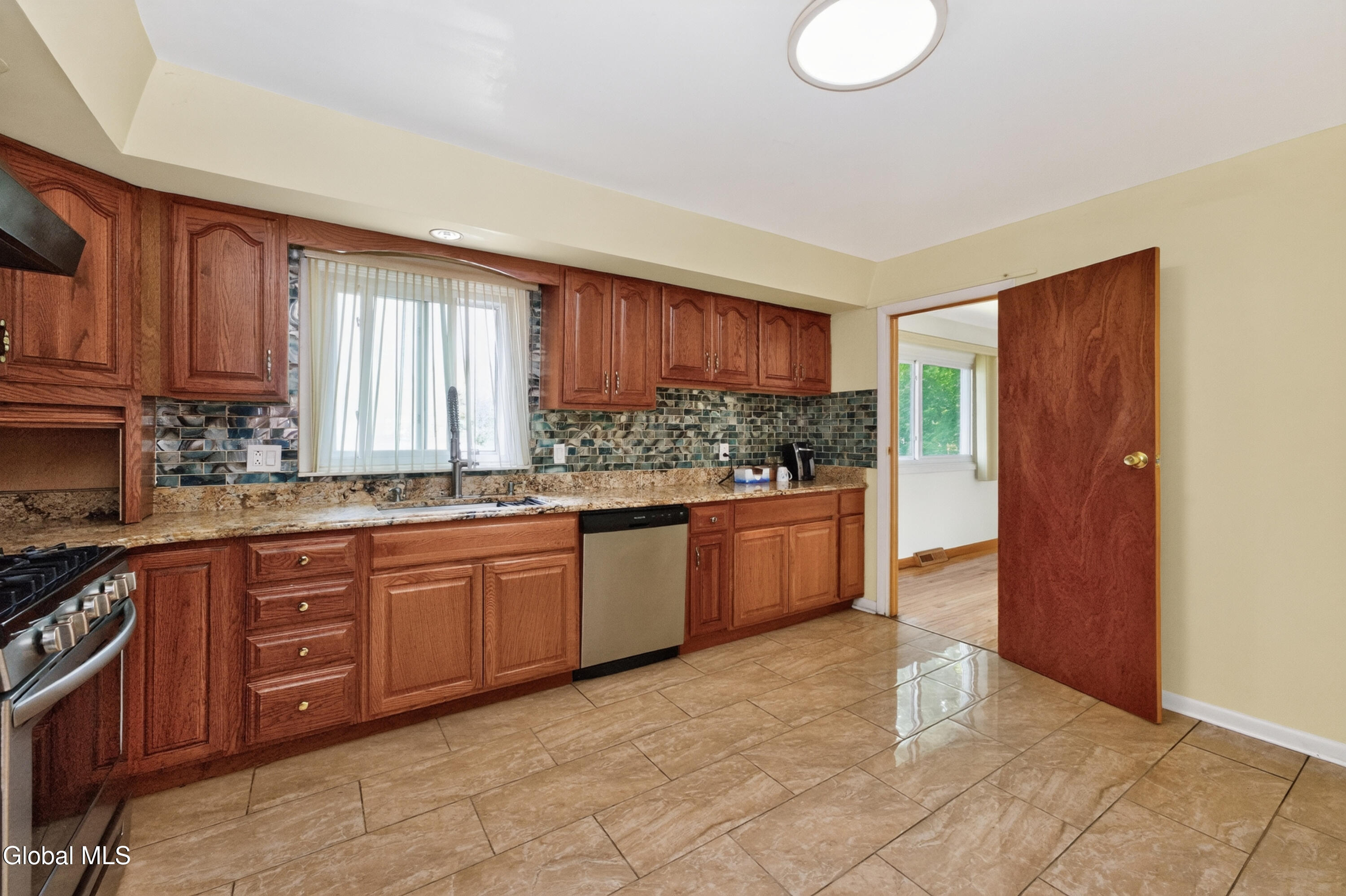 37 Marwill Street Albany, NY 12209 - Photo 11 of 33 3 Kitchen 4