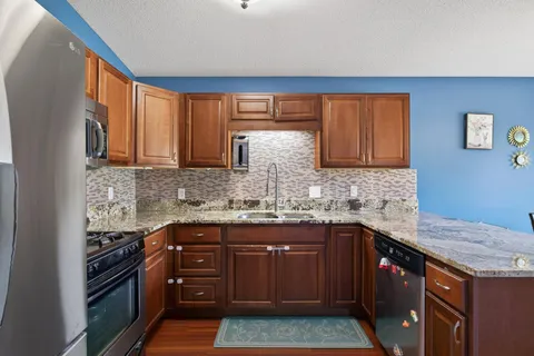 $269,900 | 929 94th Avenue Northeast, Blaine, MN 55434