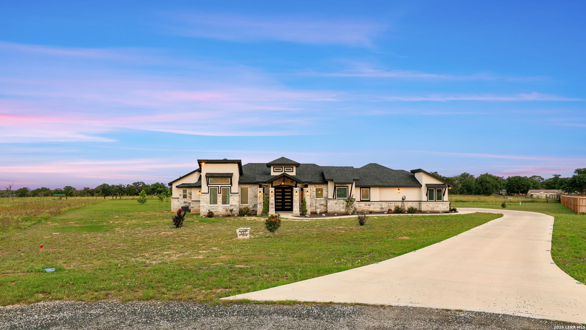 137 Ranchers Way Floresville, TX 78114 - Photo 6 of 46
