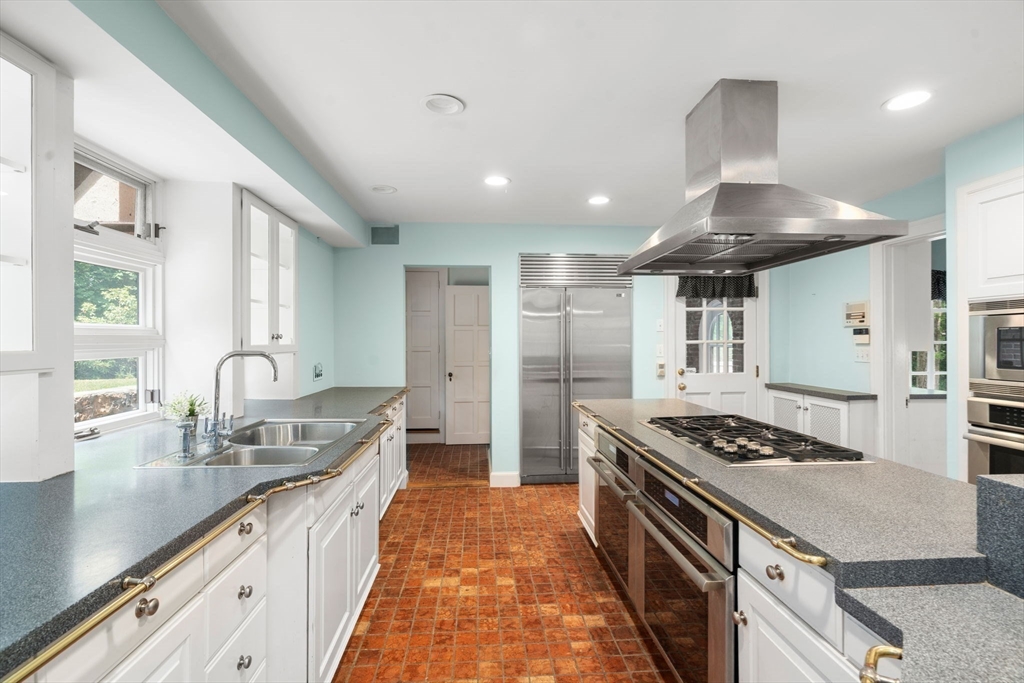 43 Monadnock Road Wellesley, MA 02481 - Photo 14 of 42