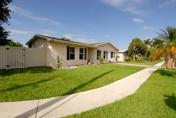 $759,000 | 205 Southeast 4th Terrace, Unit 12, Dania Beach, FL 33004