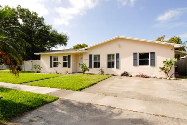 $759,000 | 205 Southeast 4th Terrace, Unit 12, Dania Beach, FL 33004