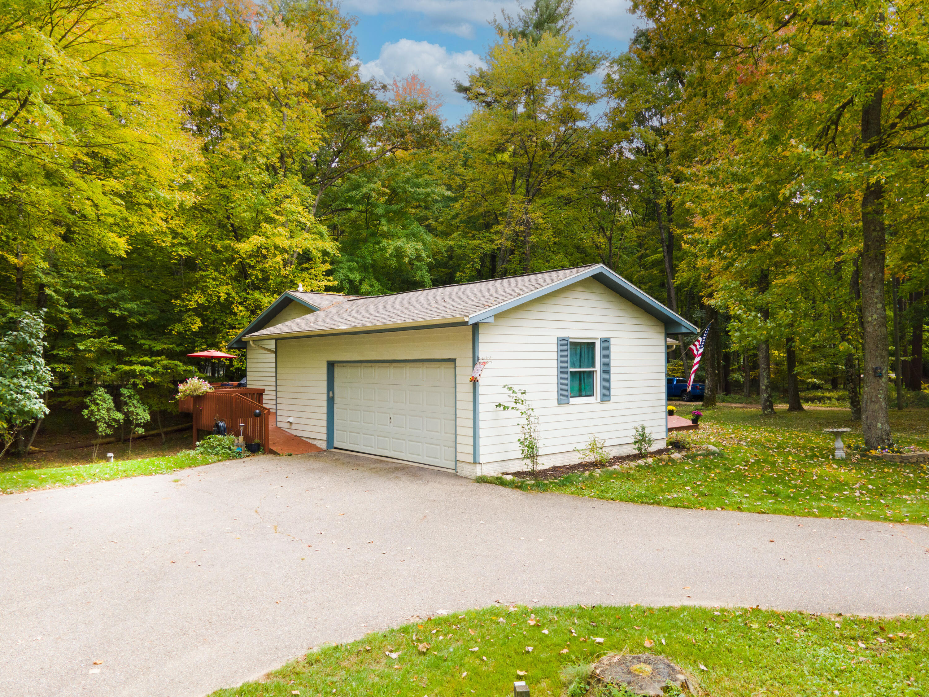 Undisclosed Address Newaygo, MI 49337 - Photo 5 of 29 5. Front Exterior Left Corner