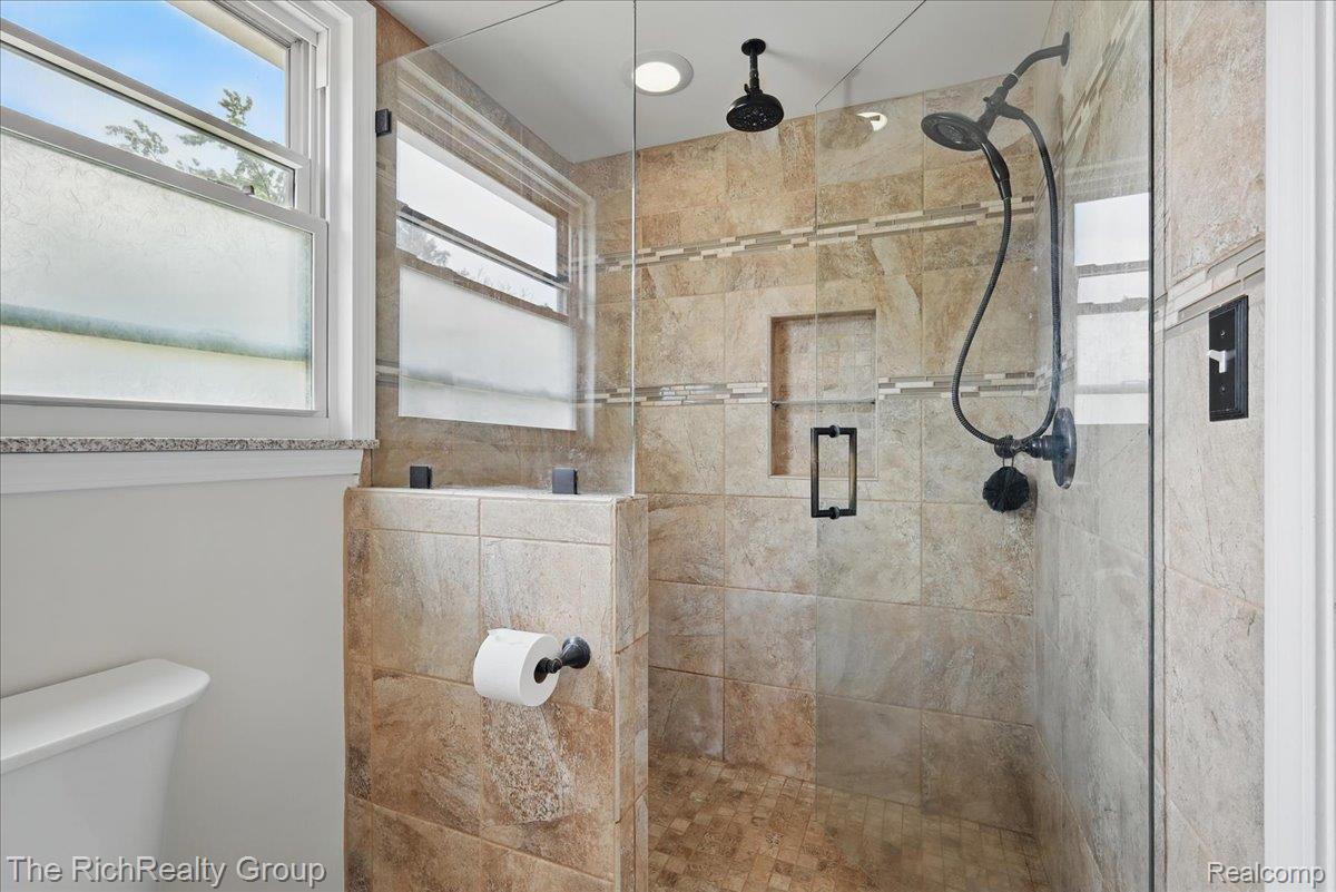 19434 Garfield Street Redford, MI 48240 - Photo 16 of 42 17-Photo_020.jpg