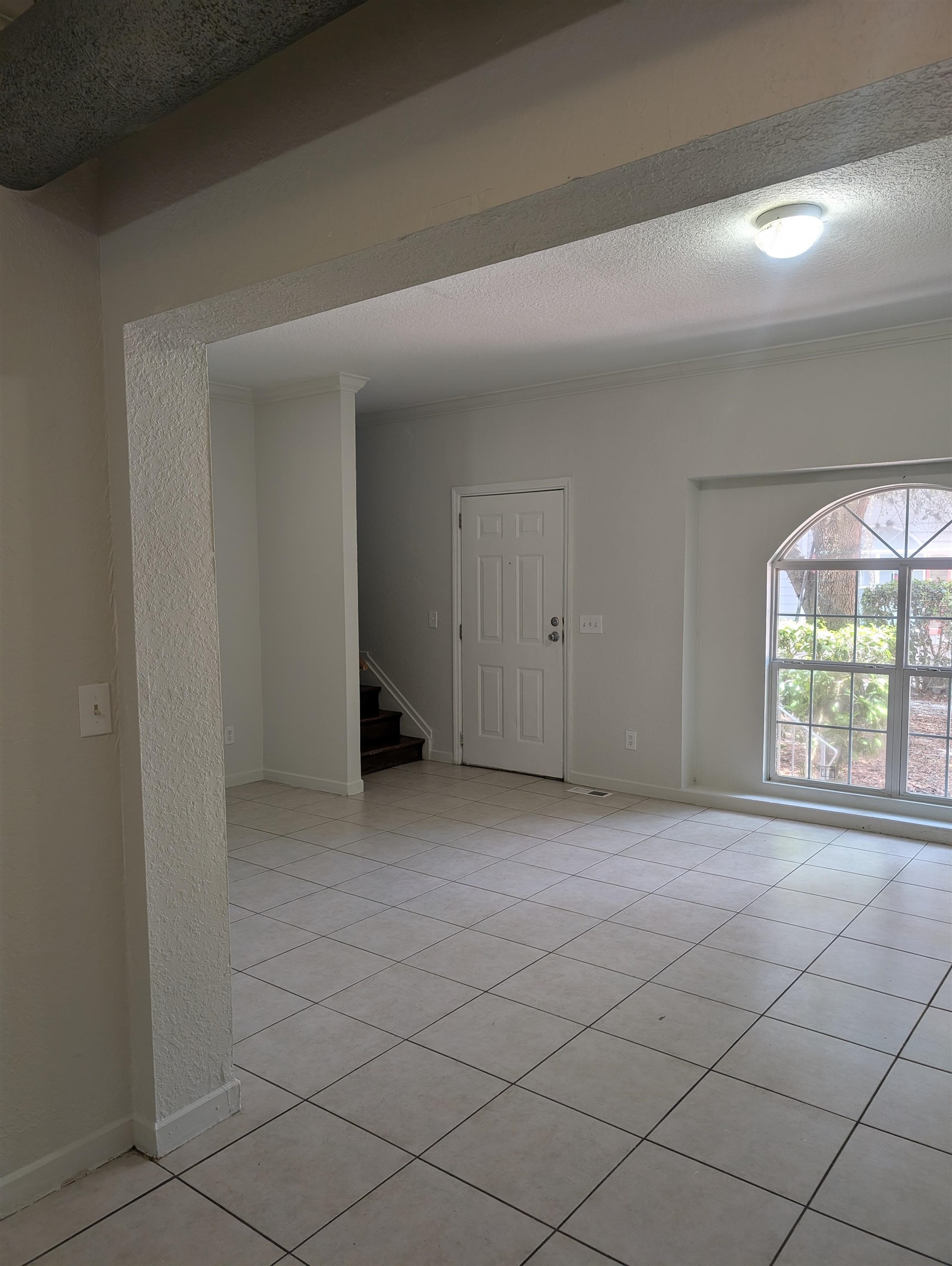 114 Cedar Street, Unit 4 St. Augustine, FL 32084 - Photo 7 of 33 an empty room with windows