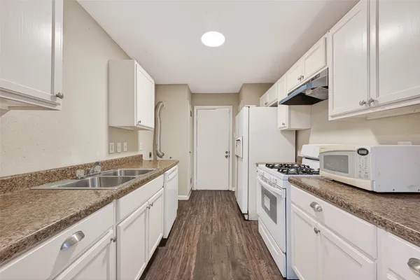 $1,650 | 3927 Prudence Drive, Houston, TX 77045