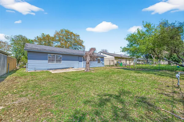 $1,650 | 3927 Prudence Drive, Houston, TX 77045