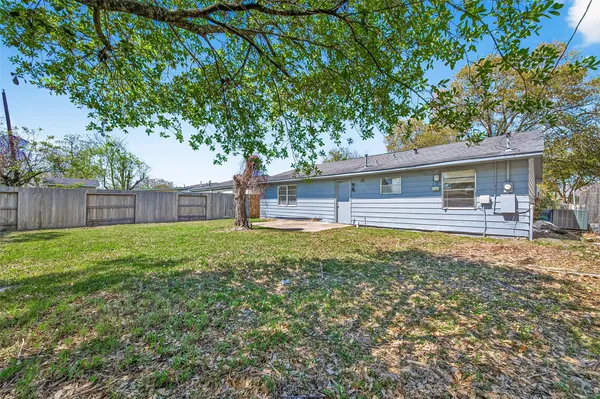 $1,650 | 3927 Prudence Drive, Houston, TX 77045