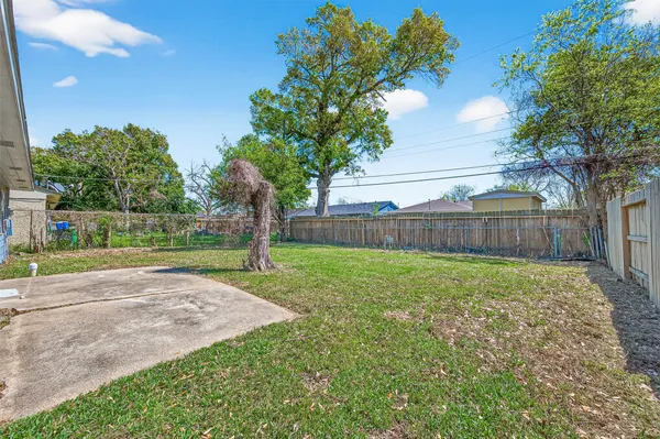 $1,650 | 3927 Prudence Drive, Houston, TX 77045