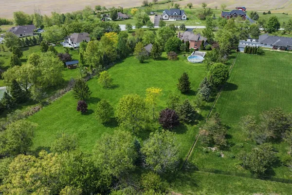 a view of a garden with houses
