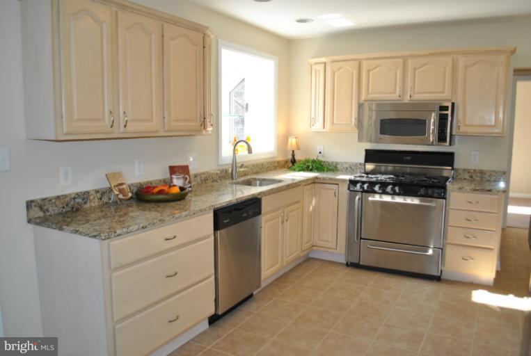 803 Meadow Road Severn, MD 21144 - Photo 15 of 30 Kitchen