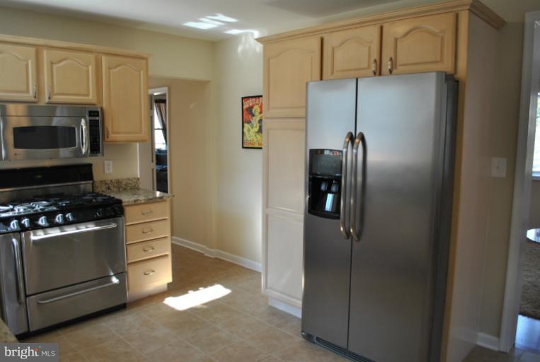 803 Meadow Road Severn, MD 21144 - Photo 18 of 30 Kitchen