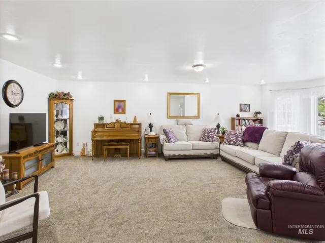 $345,000 | 11 North 3rd W Street, Paul, ID 83347