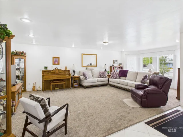 $345,000 | 11 North 3rd W Street, Paul, ID 83347