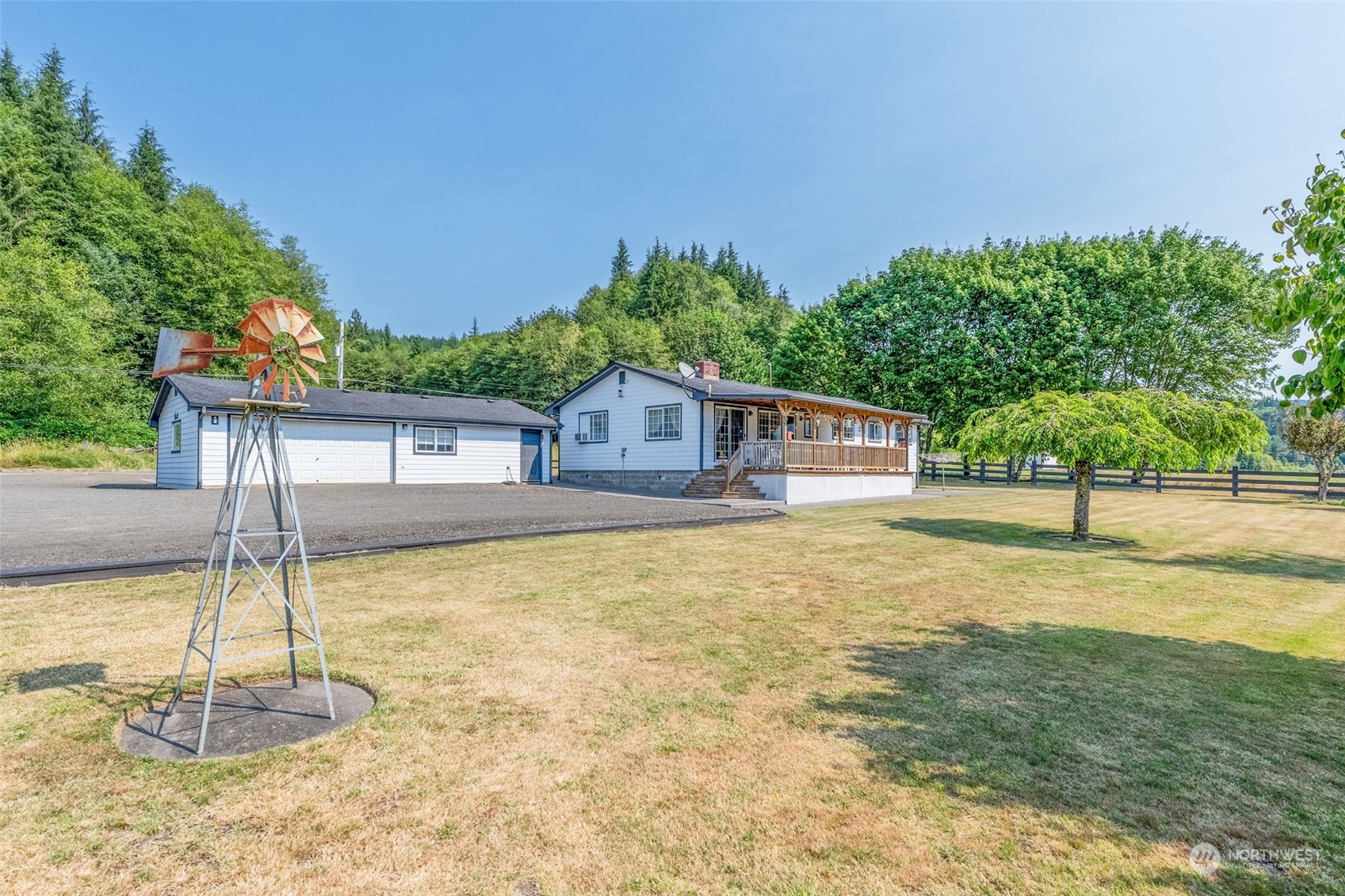 628 East Valley Road Skamokawa, WA 98647 - Photo 17 of 39 a front view of a house with garden