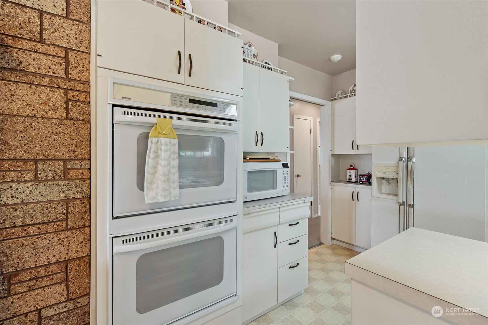 628 East Valley Road Skamokawa, WA 98647 - Photo 24 of 39 a kitchen with cabinets and stainless steel appliances